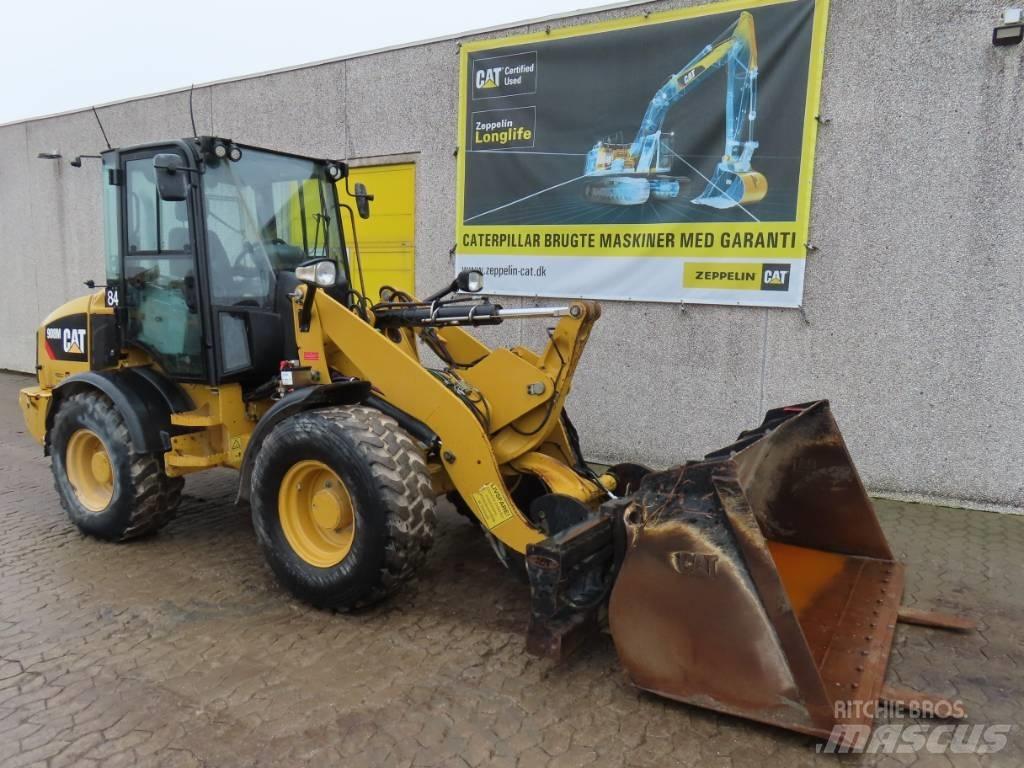 CAT 908M Kolové nakladače