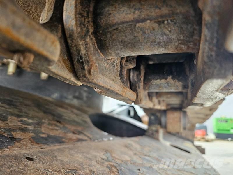 Hitachi ZX 135 US-6 Pásová rýpadla