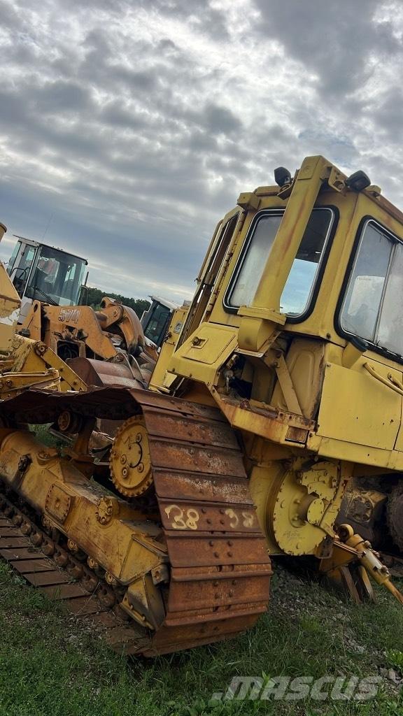 CAT D 4 H Radiátory