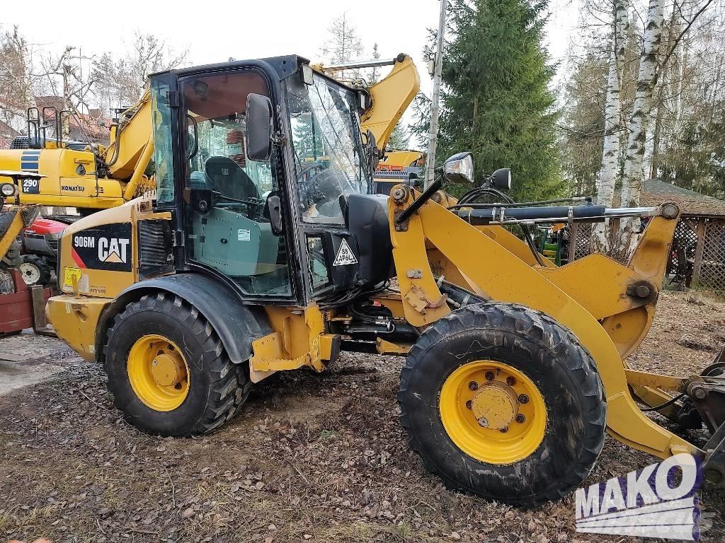 CAT 906 Kolové nakladače
