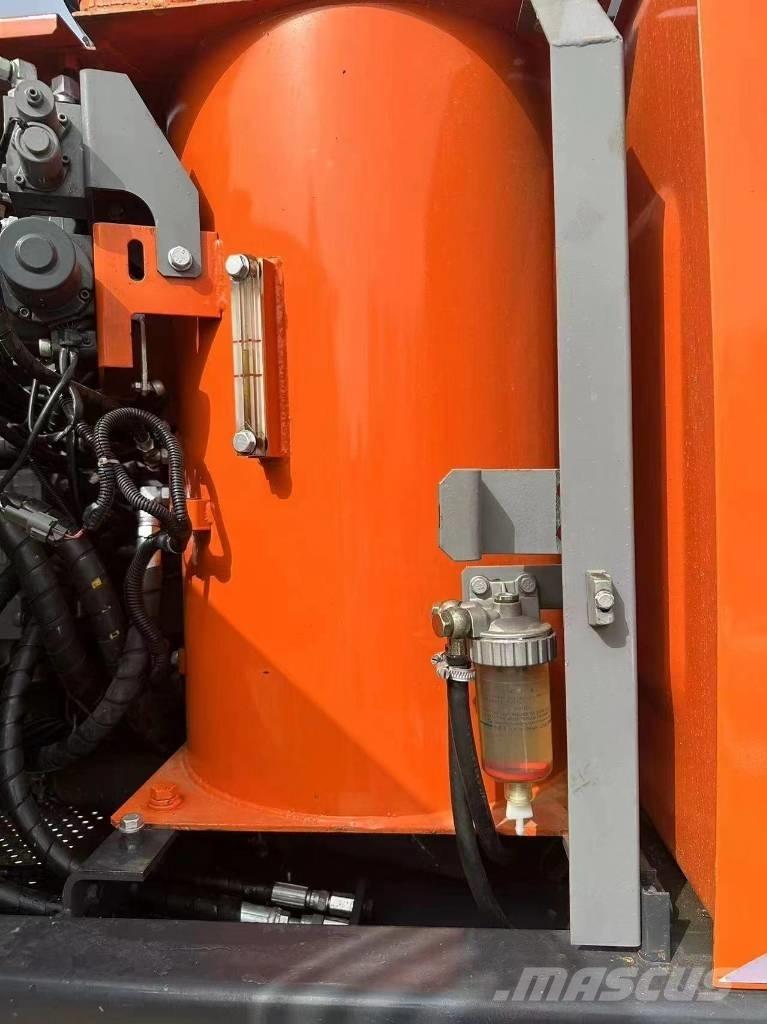 Hitachi 130 Pásová rýpadla