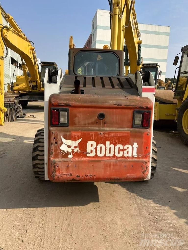 Bobcat S 220 Smykem řízené nakladače
