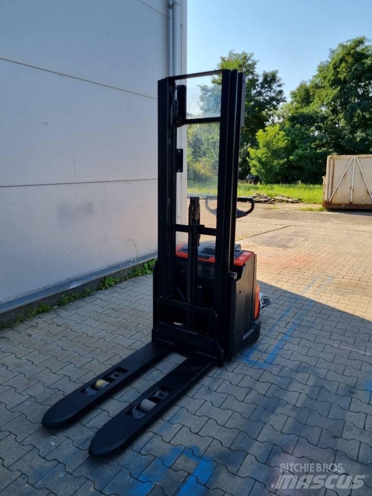 Toyota SWE 120 L Ručně vedené vysokozdvižné vozíky