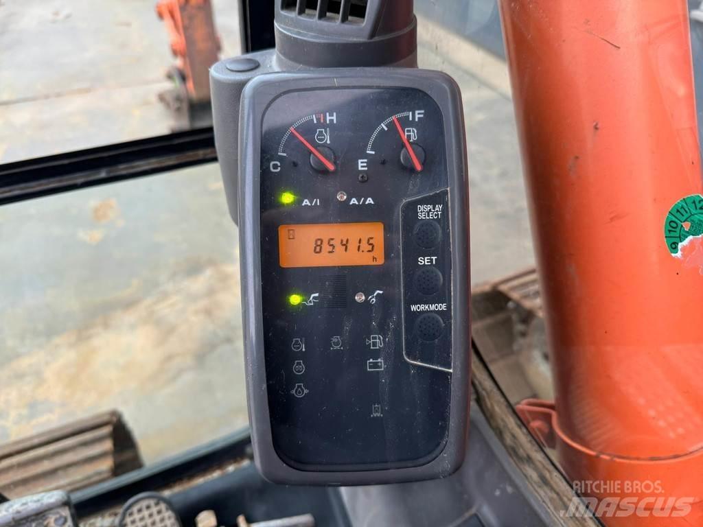 Hitachi ZX135US Pásová rýpadla