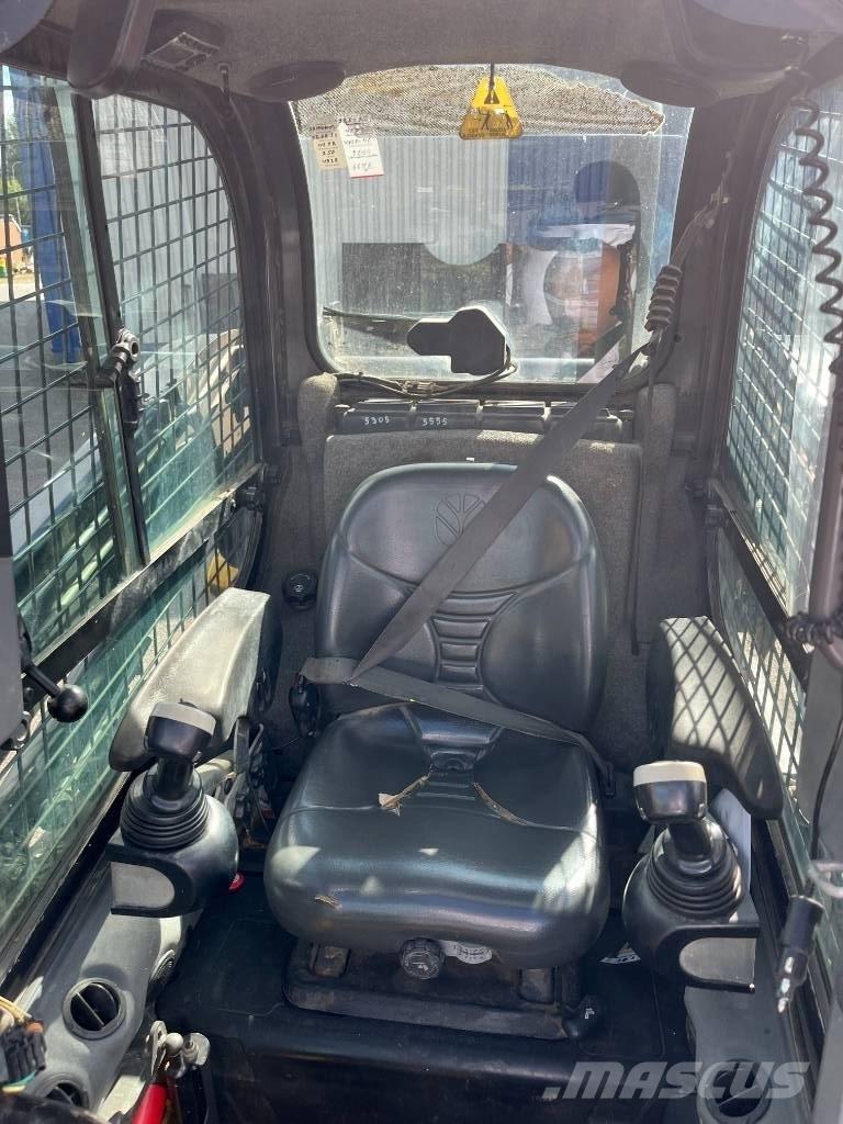 New Holland L 218 Smykem řízené nakladače