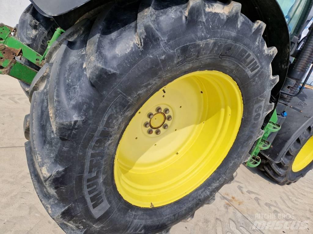 John Deere 6115 R Traktory