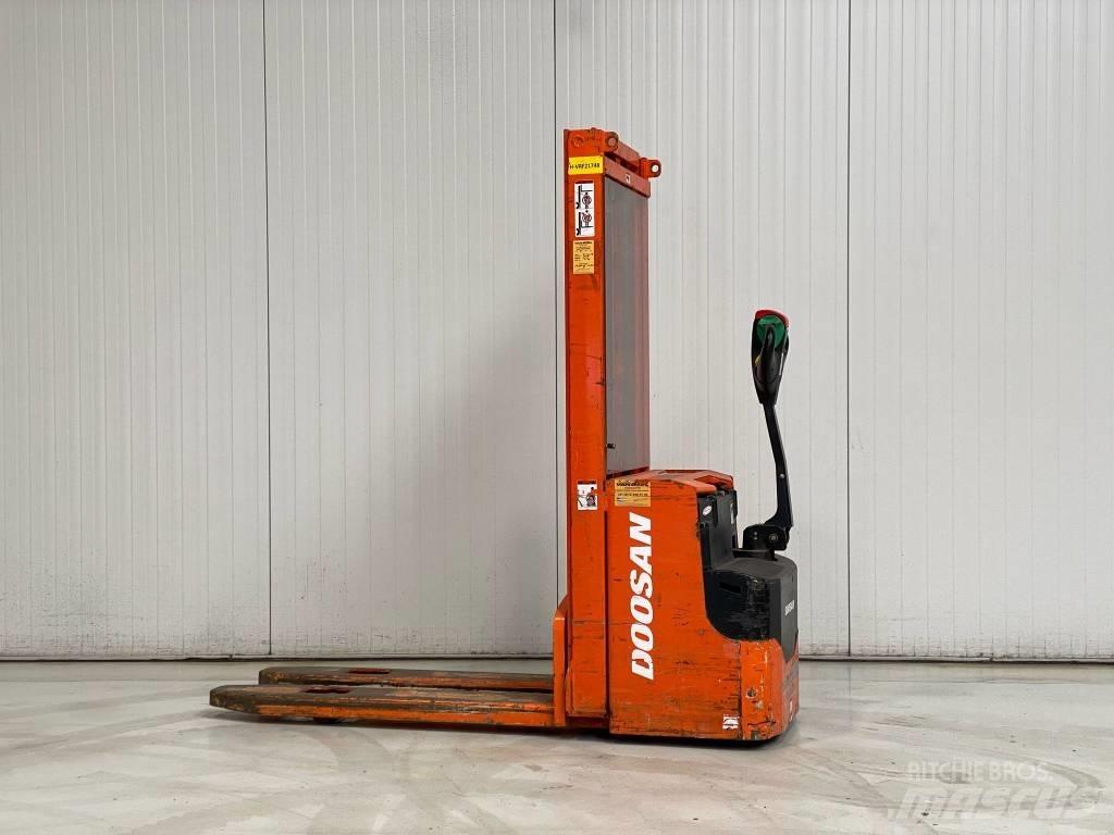 Doosan LEDS12.5C Ručně vedené vysokozdvižné vozíky