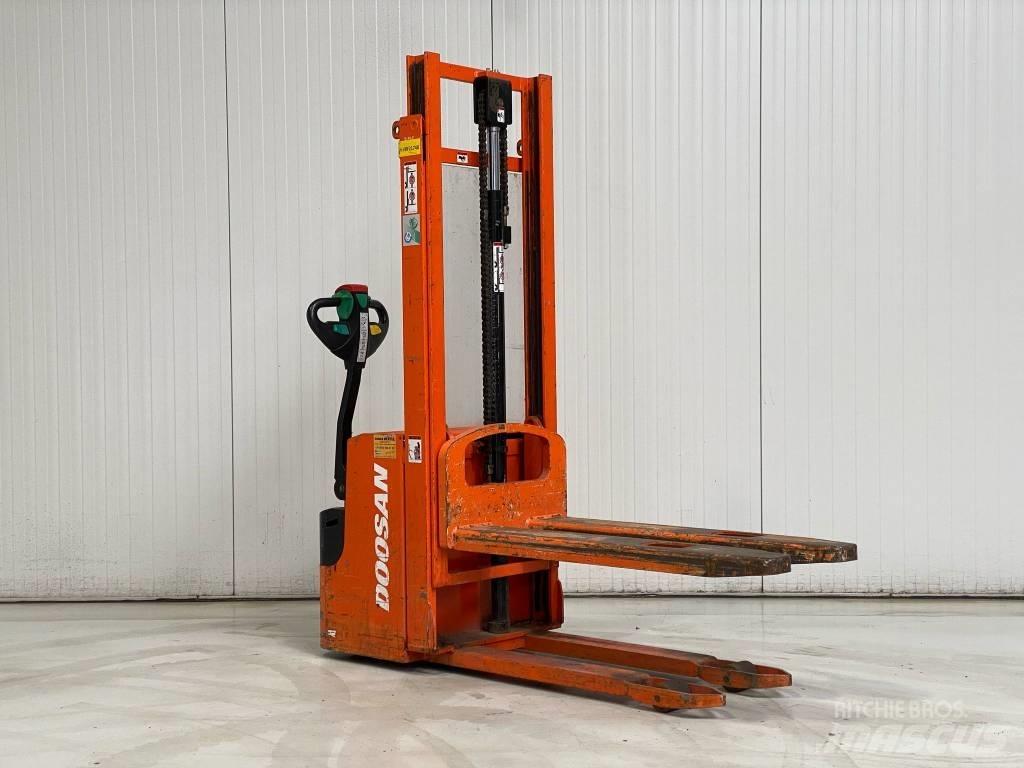 Doosan LEDS12.5C Ručně vedené vysokozdvižné vozíky