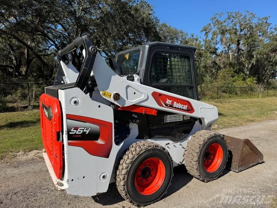 Bobcat S 64 Smykem řízené nakladače
