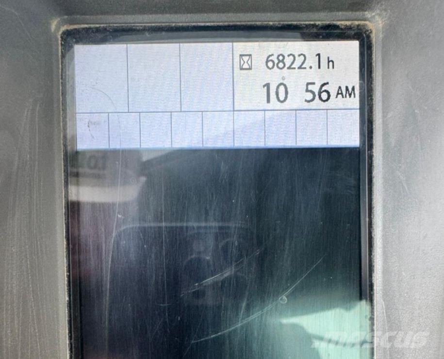 Hitachi ZX 135 US-6 Pásová rýpadla