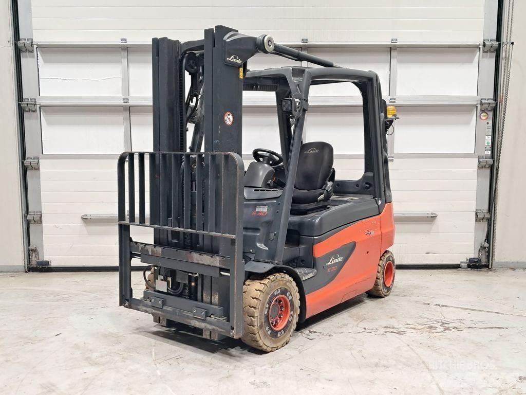 Linde E30L-01 Akumulátorové vozíky