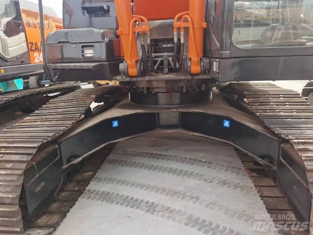 Hitachi ZX 240 Pásová rýpadla