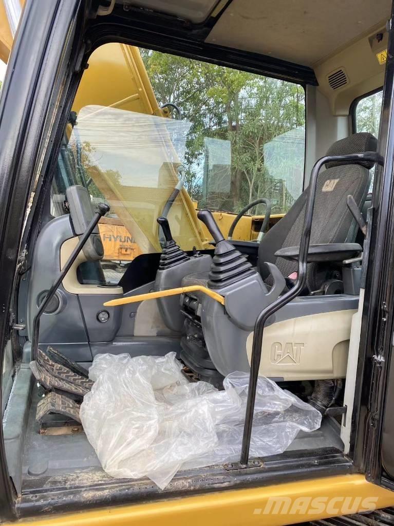 CAT 313 D Pásová rýpadla