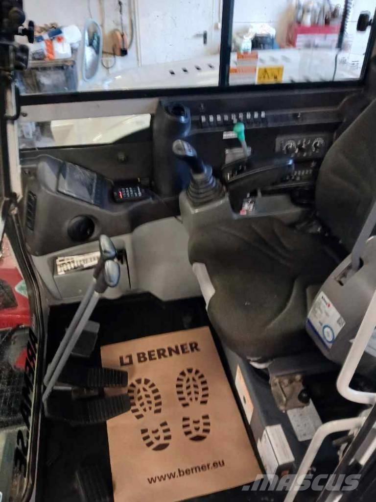 Takeuchi TB 290 Midi rýpadla 7t - 12t