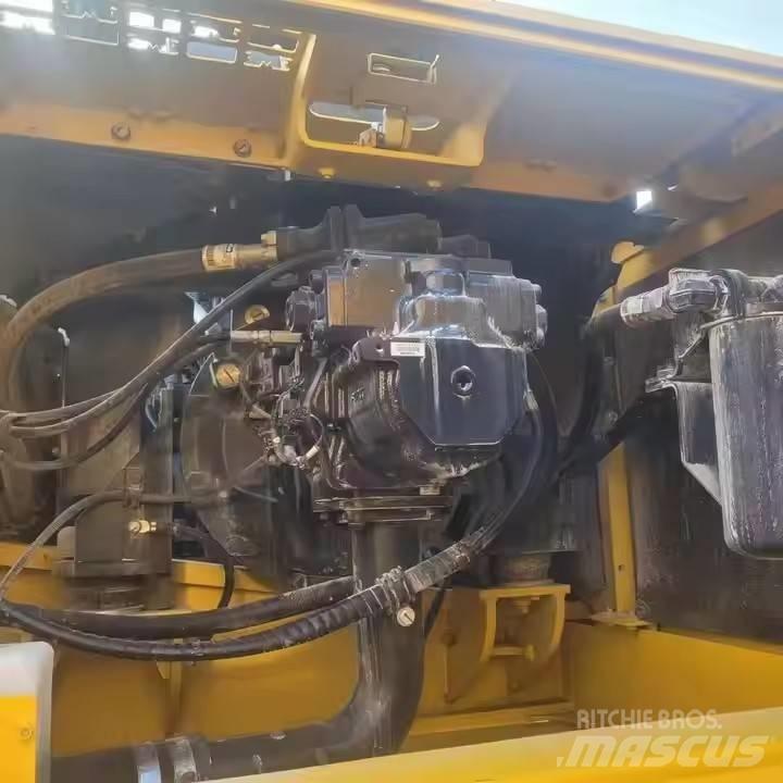 Komatsu PC360-8 Pásová rýpadla