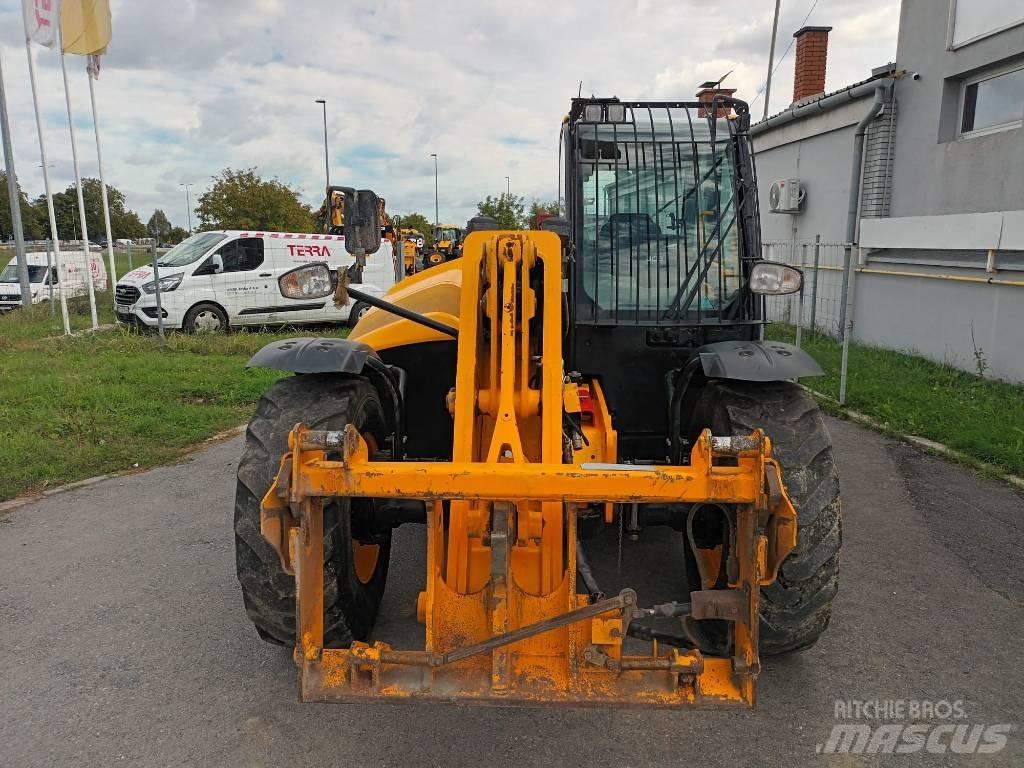 JCB 542-70 IND Teleskopické kolové nakladače