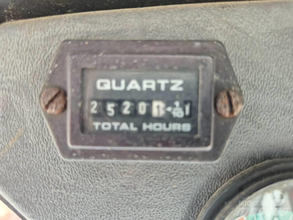 Bobcat 553 Smykem řízené nakladače