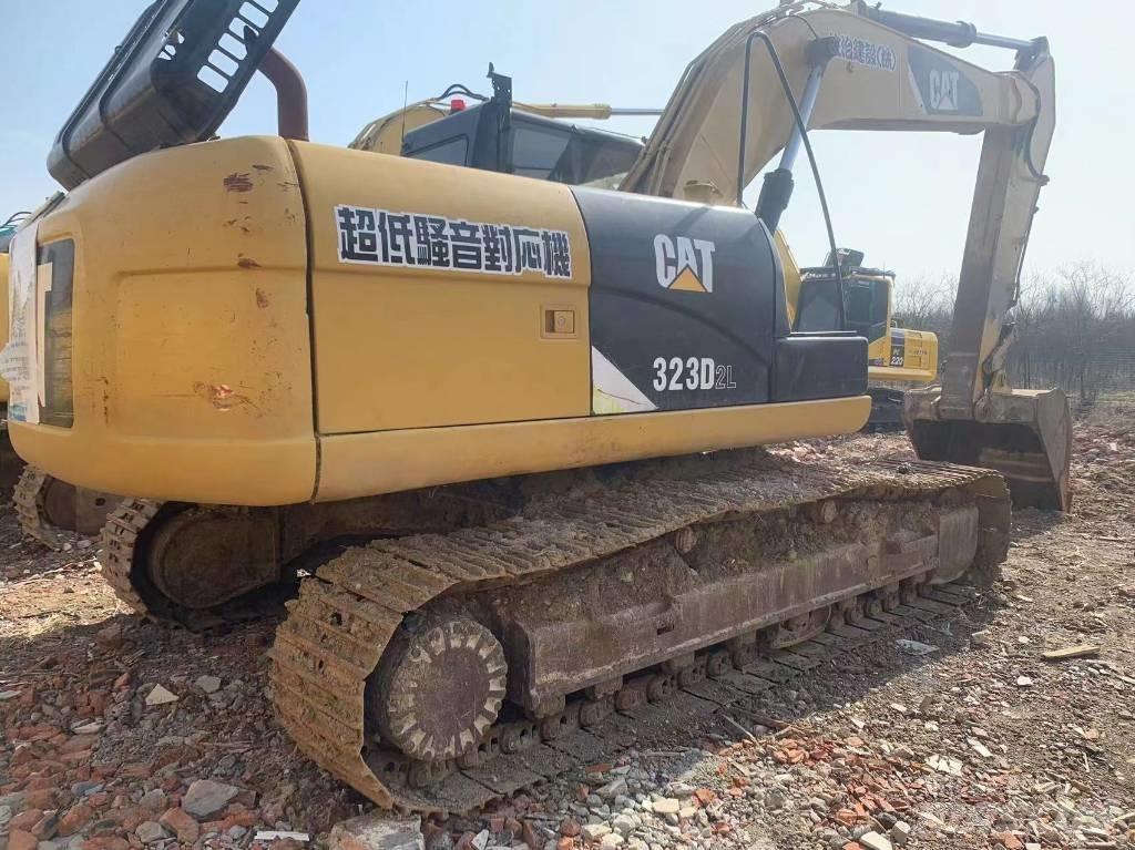 CAT 323D2 Pásová rýpadla