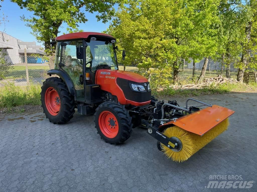 Kubota M 7040 Traktory