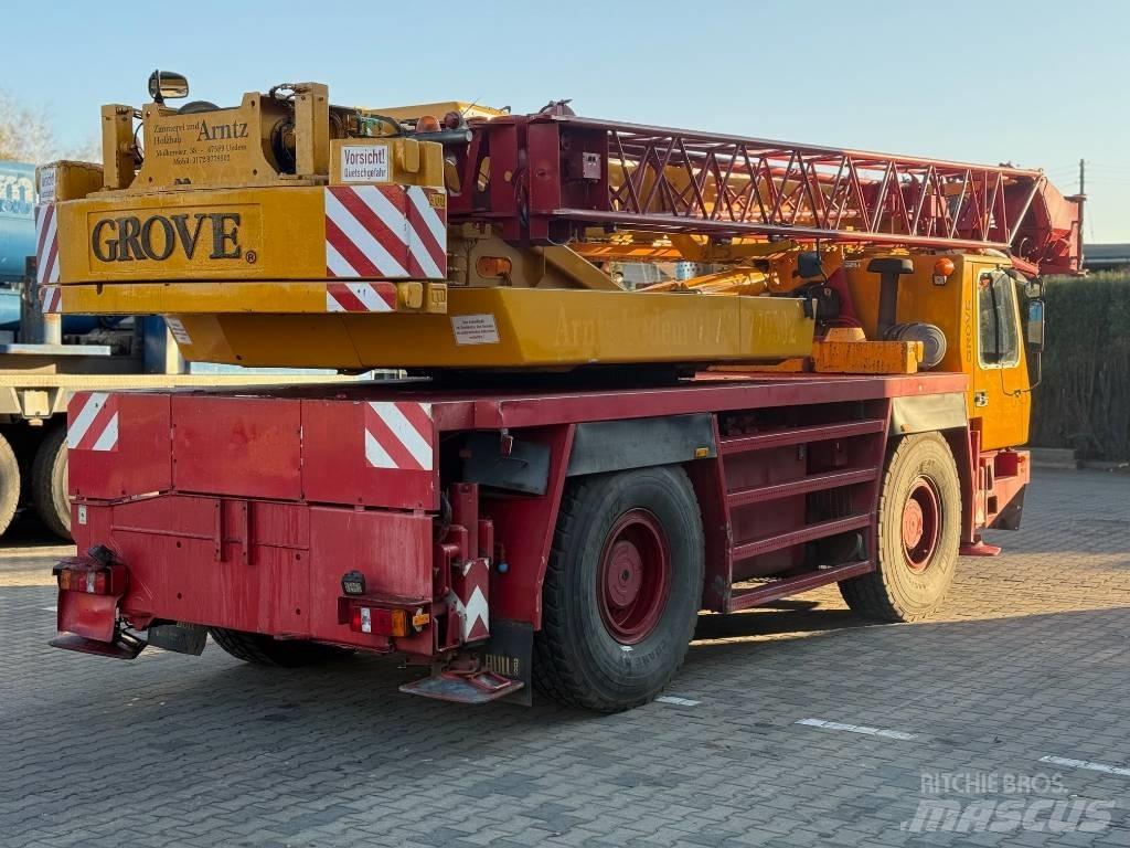 Grove GMK 2035 Univerzální terénní jeřáby