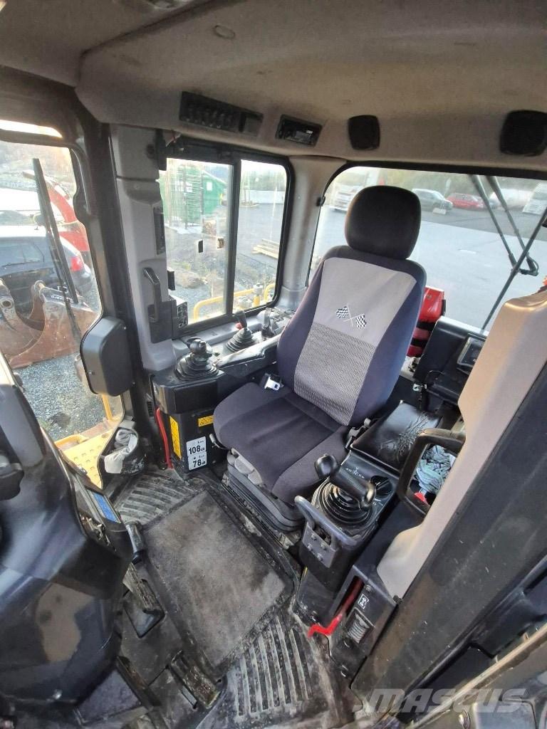 Komatsu D65 pxi Pásové dozery