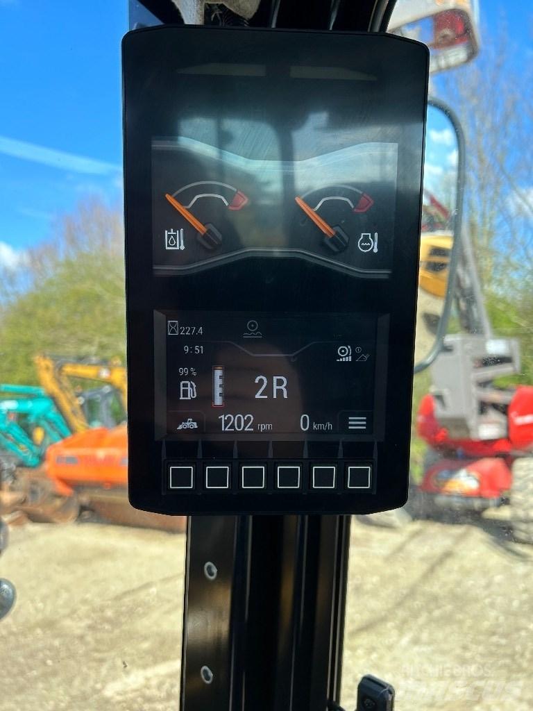 CAT 906 Kolové nakladače