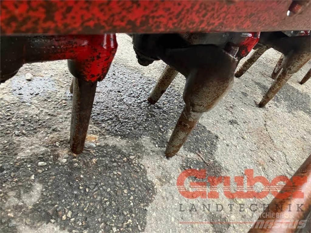 Lely 3000 Rotační brány a půdní frézy