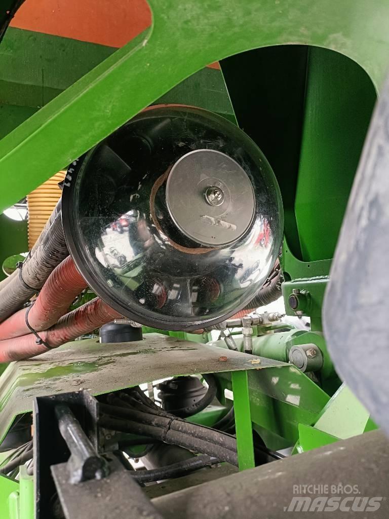 Amazone EDX 6000 TC Přesné secí stroje