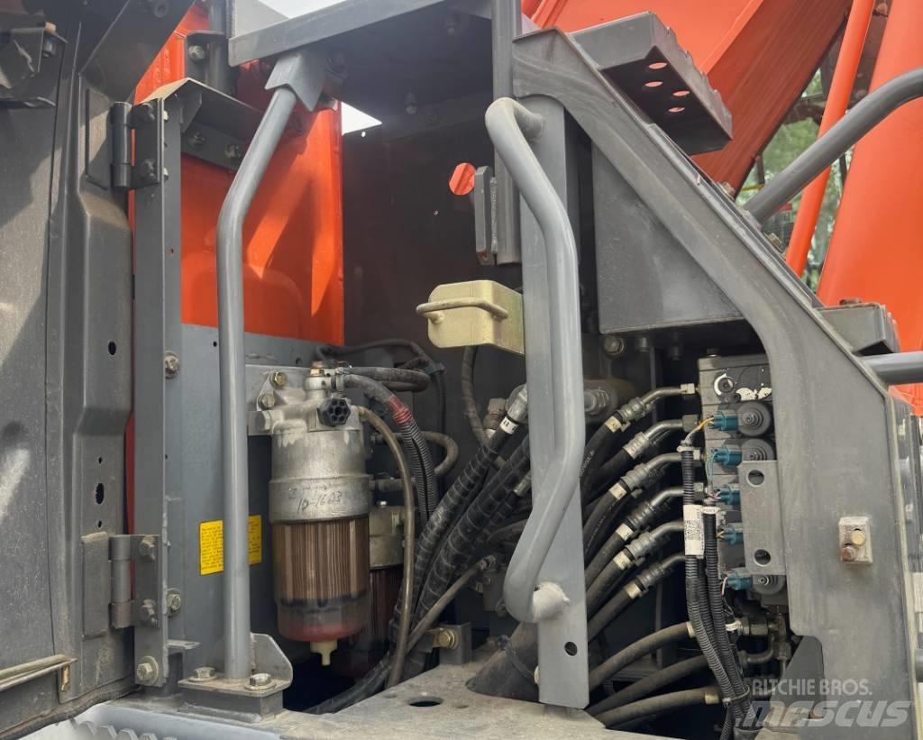 Hitachi ZX 220 W-3 Kolová rýpadla