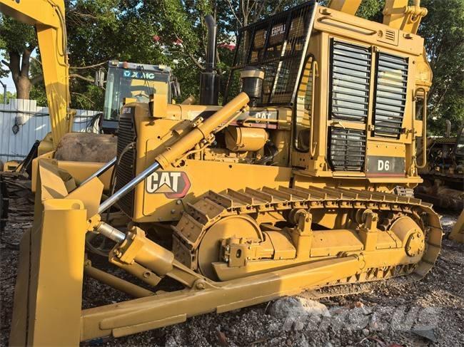 CAT D 6 D Pásové dozery