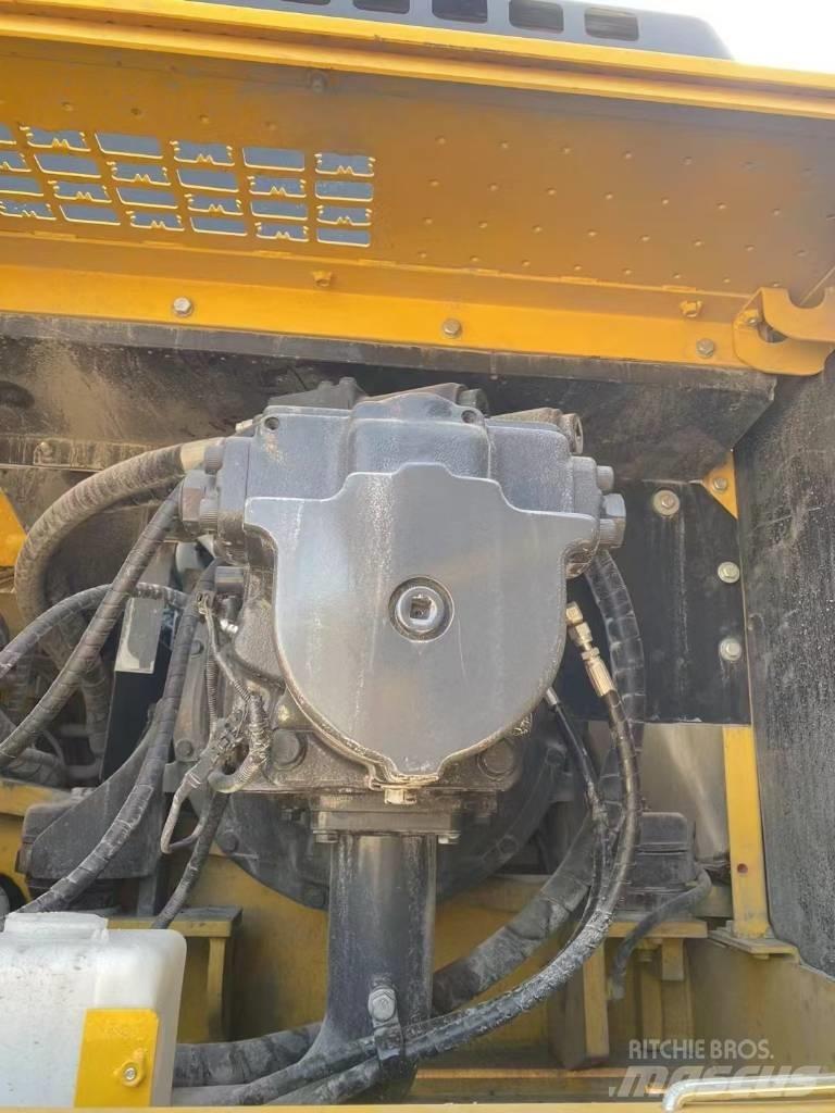 Komatsu 450LC-8 Pásová rýpadla