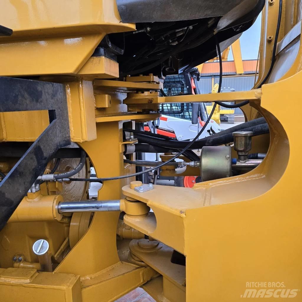 CAT 966 H Kolové nakladače
