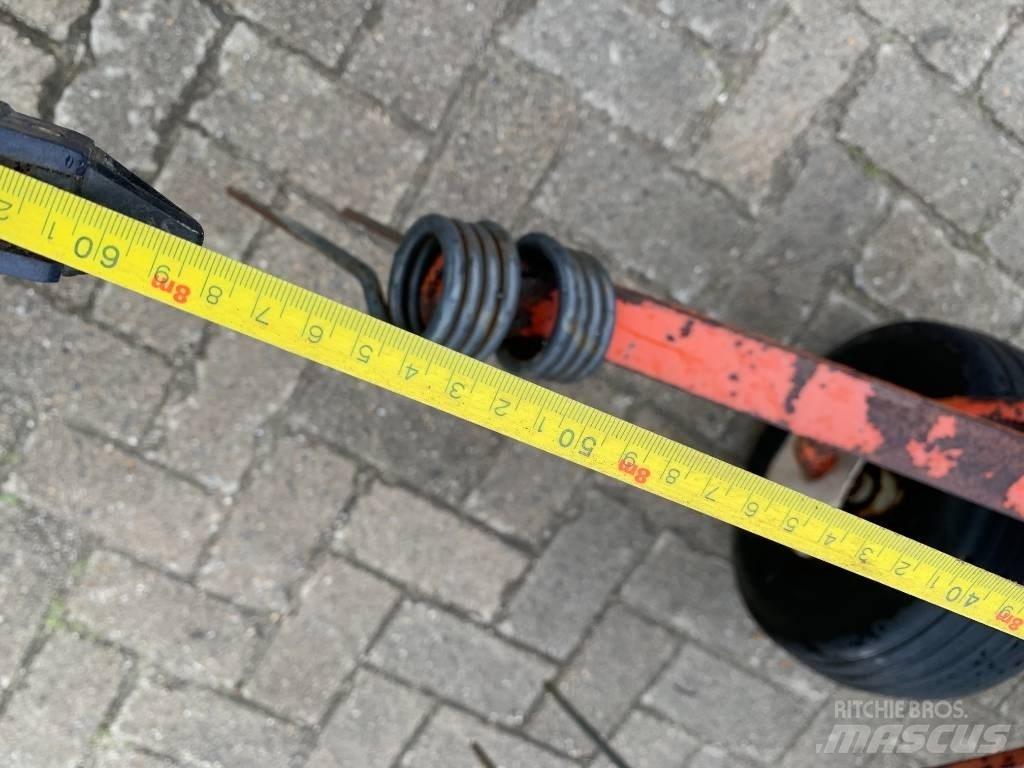 Kuhn 8 Poten Obraceče a shrabovače sena
