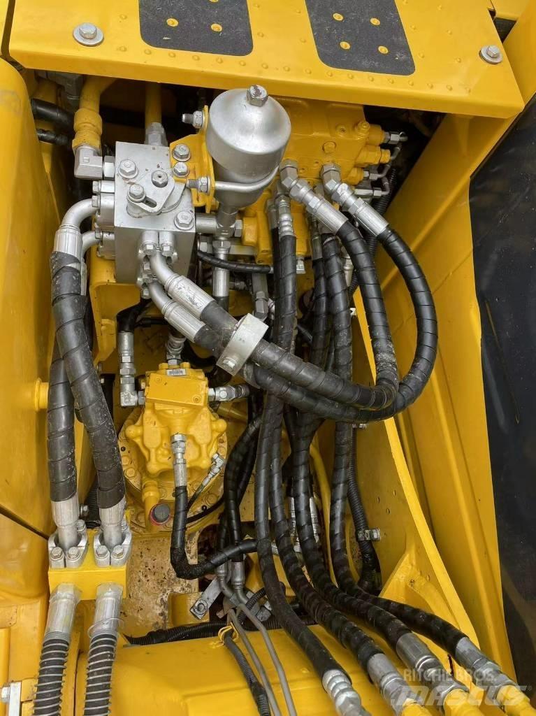 Komatsu 120-8 Pásová rýpadla