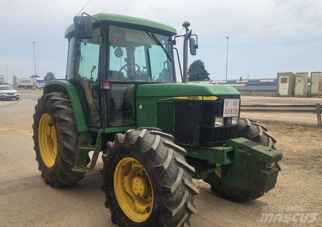John Deere 6210 Traktory