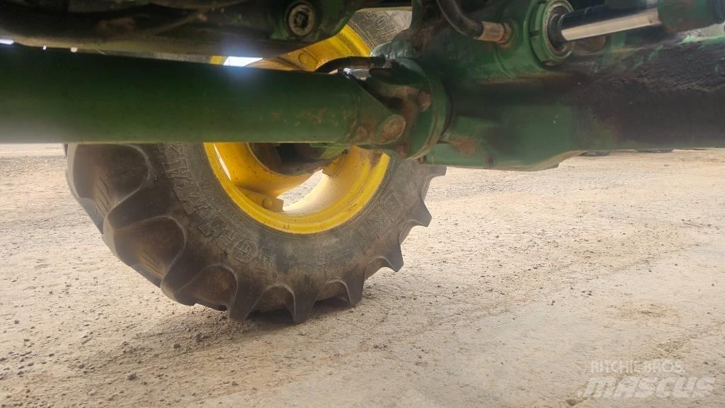 John Deere 6210 Traktory
