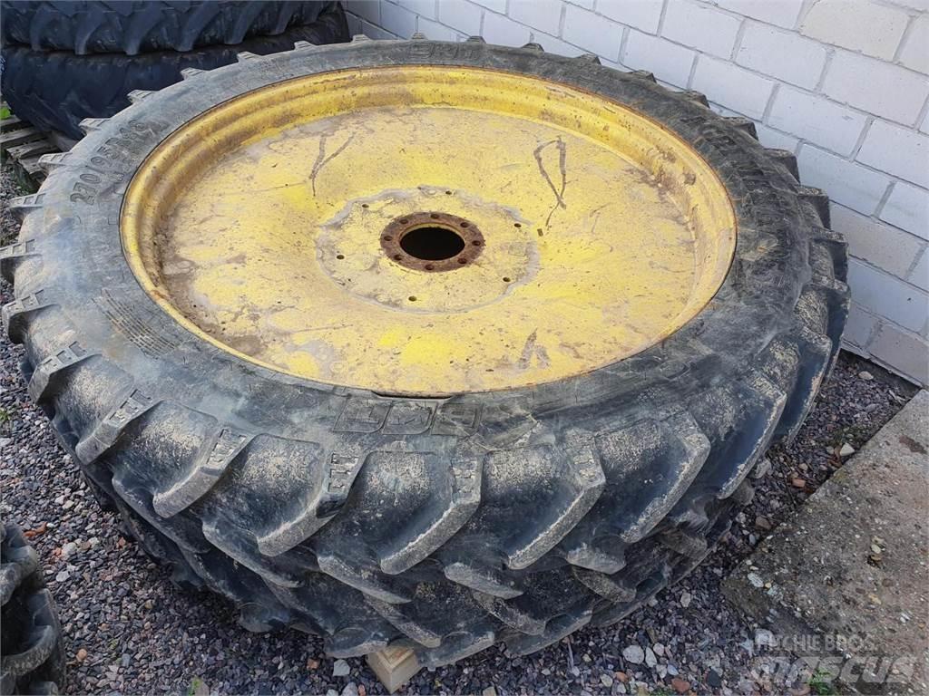 BKT 270/95R48 x2 Pneumatiky, kola a ráfky