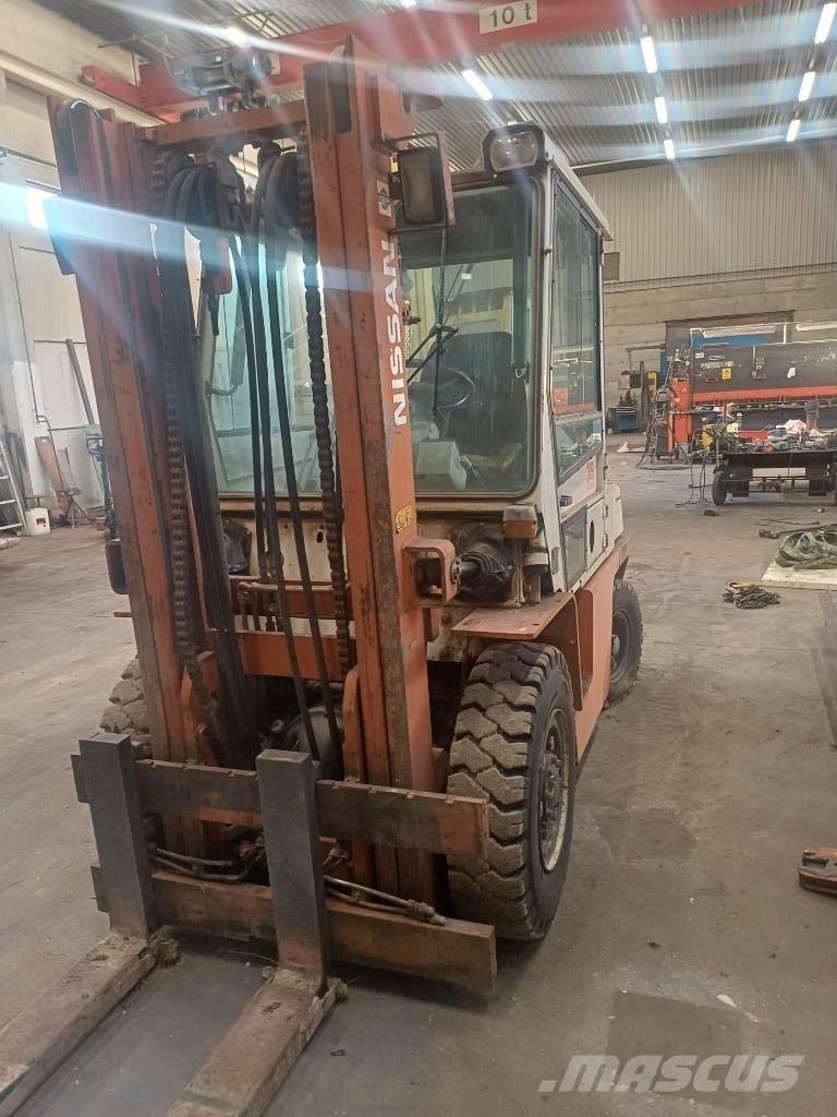 Nissan 33 U Dieselové vozíky