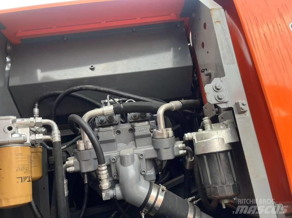 Hitachi zx200 Pásová rýpadla