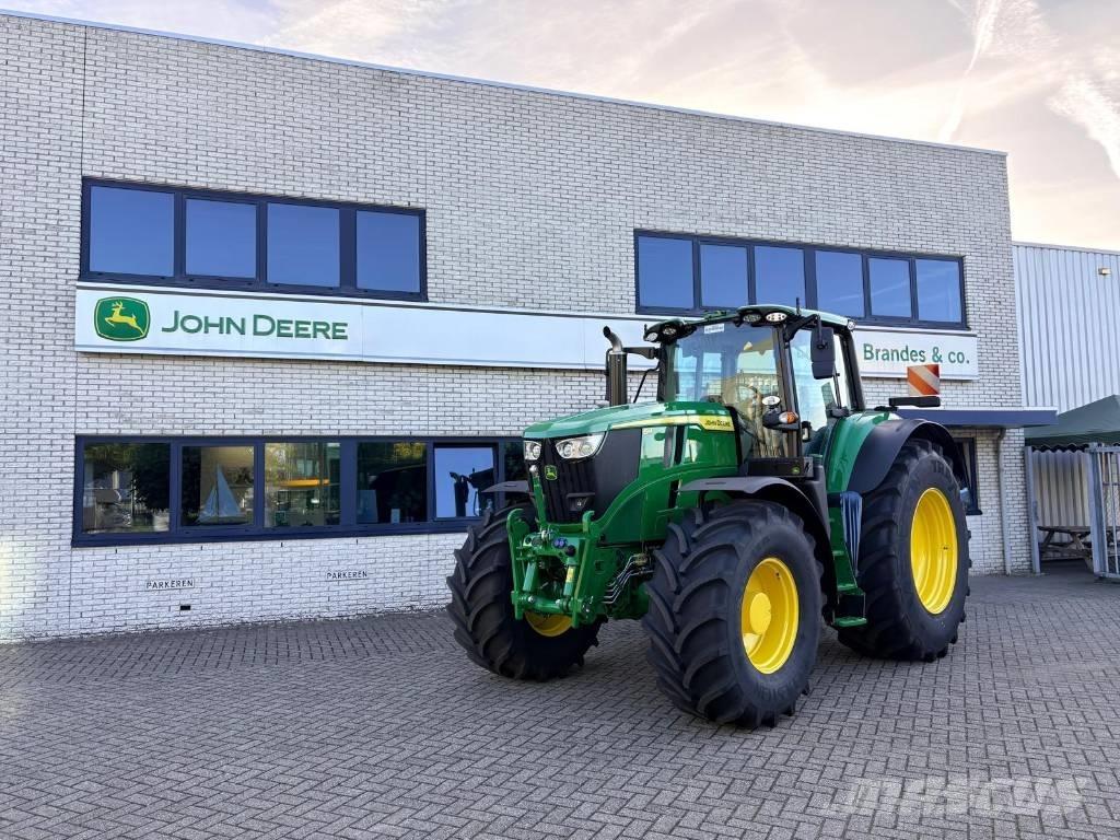 John Deere 6M200 Traktory