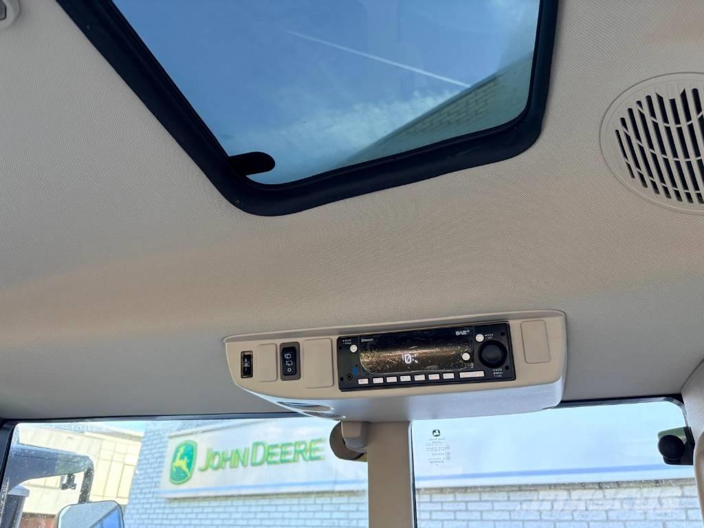 John Deere 6M200 Traktory