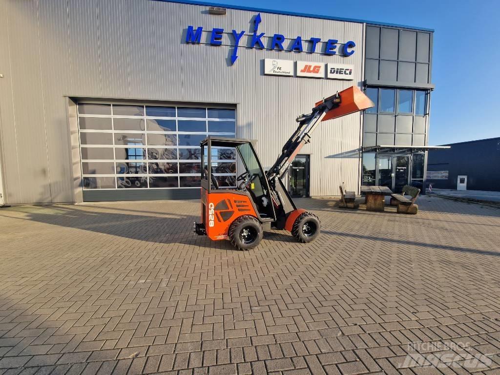 Cast Loaders 825D Teleskopické manipulátory