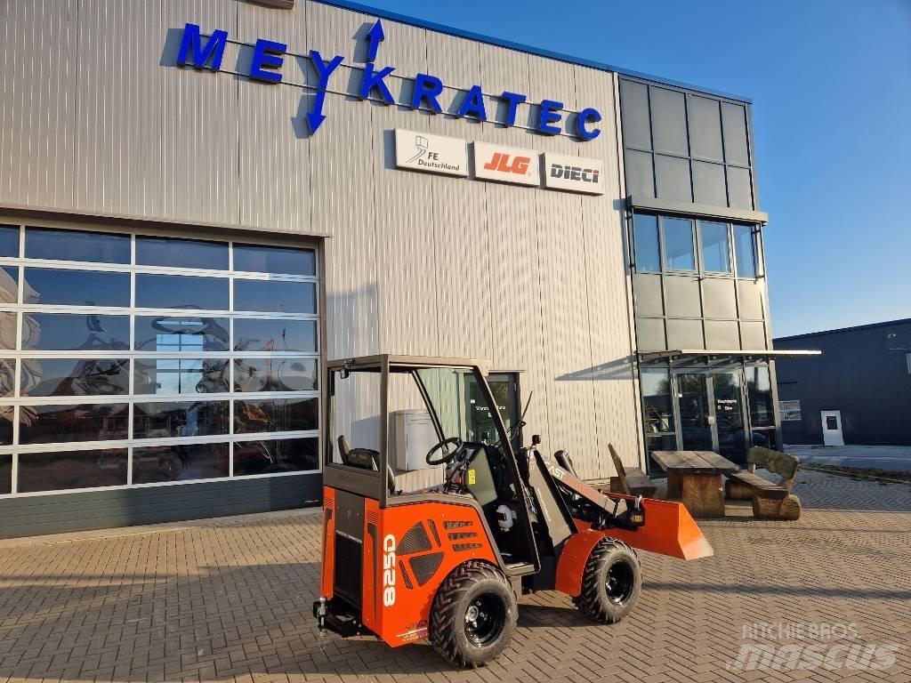 Cast Loaders 825D Teleskopické manipulátory