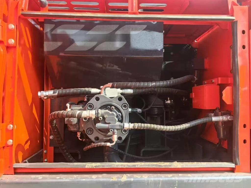 Doosan 225 LCA Pásová rýpadla