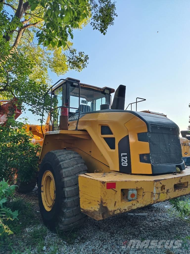 Volvo L 120 Kolové nakladače