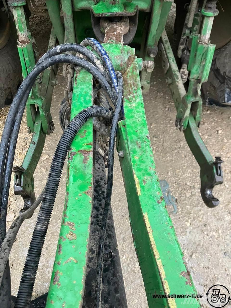 John Deere 590 Lis na válcové balíky
