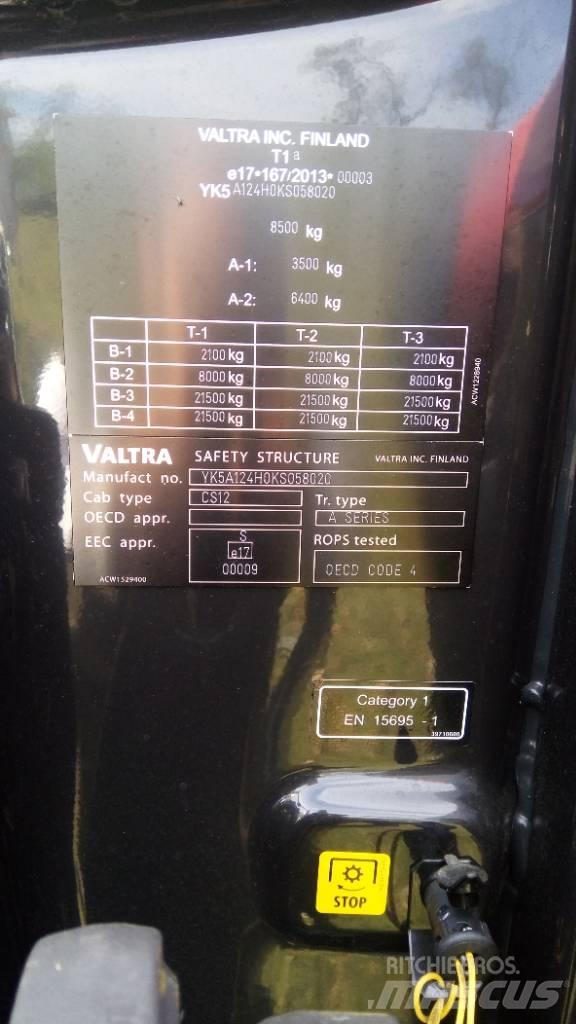 Valtra A 124 Traktory