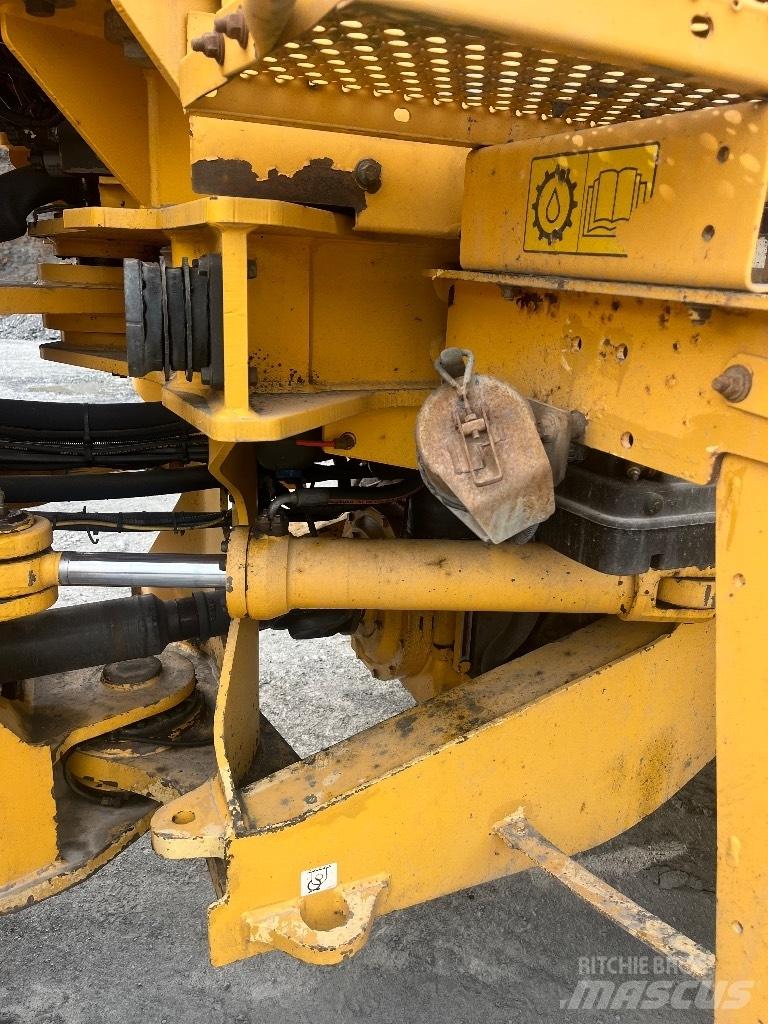 Volvo L 120 F Kolové nakladače