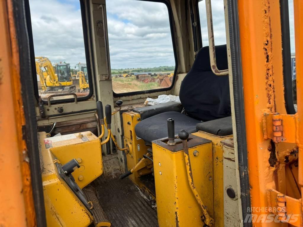 Komatsu D 41 P-3 Pásové dozery