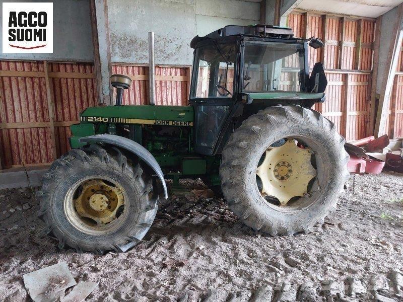 John Deere 2140 Traktory